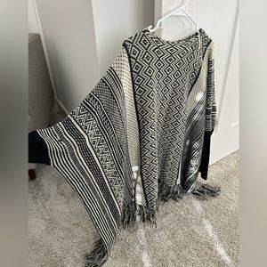 M/L sweater top with fringe